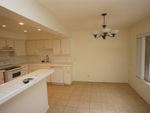 4th image of 1033 6th St APT 106
