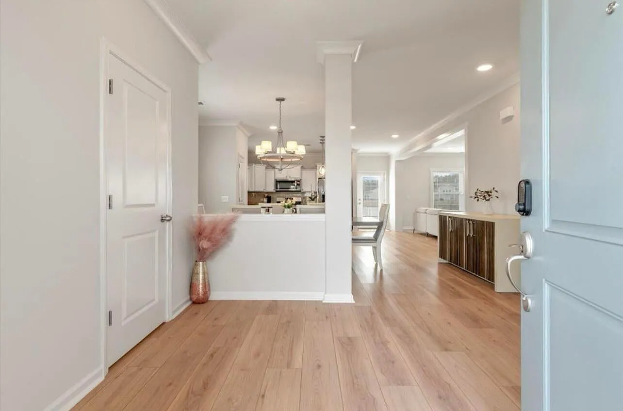 4 bed, 2.5 bath, 2252 sqft, $2,750 — Photo 3