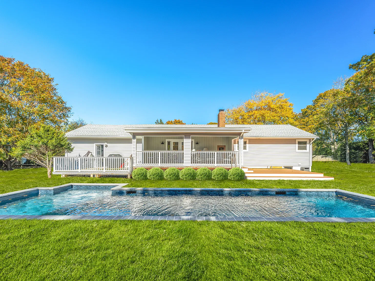 Adorable three bedroom rental with pool on a cul-de-sac. — Photo 2
