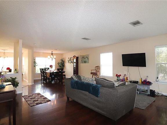 3rd image of 1019 Silverstone Ln
