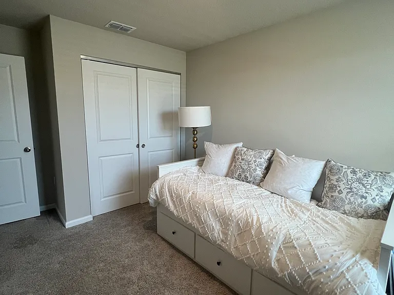 5698 Edgewater Cir — Photo 17