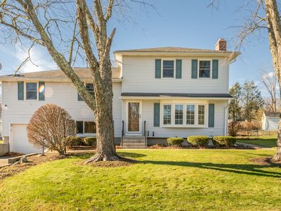 11 Meadow Wood Drive, North Stonington, CT, 06359