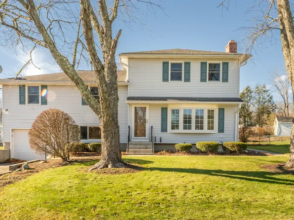 11 Meadow Wood Drive, North Stonington, CT 06359