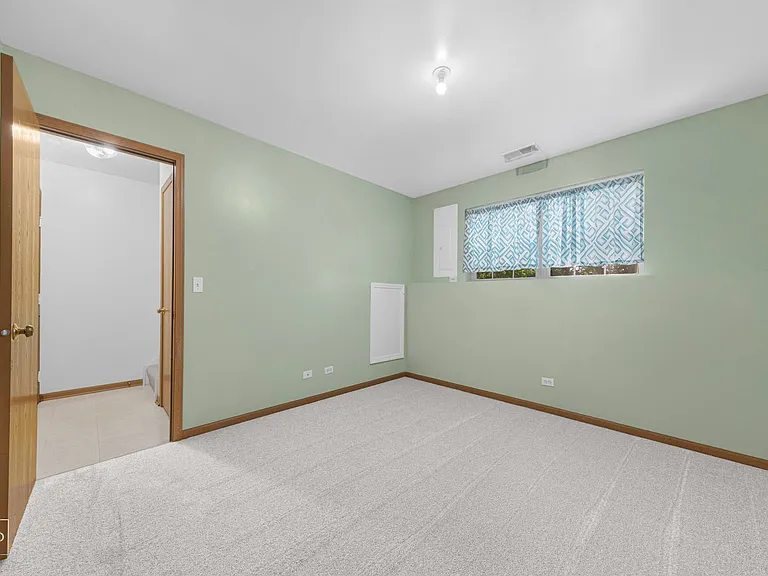 959 Ellsworth Dr — Photo 10