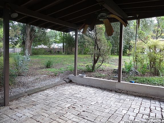 2nd image of 2902 Woodcrest Dr