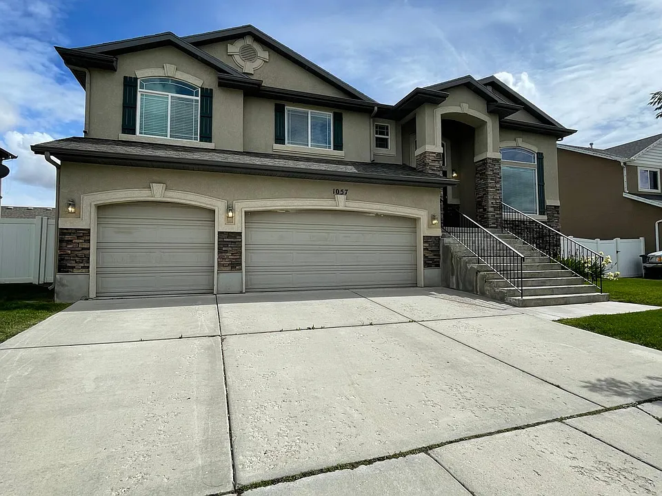 1057 W Oldham Dr