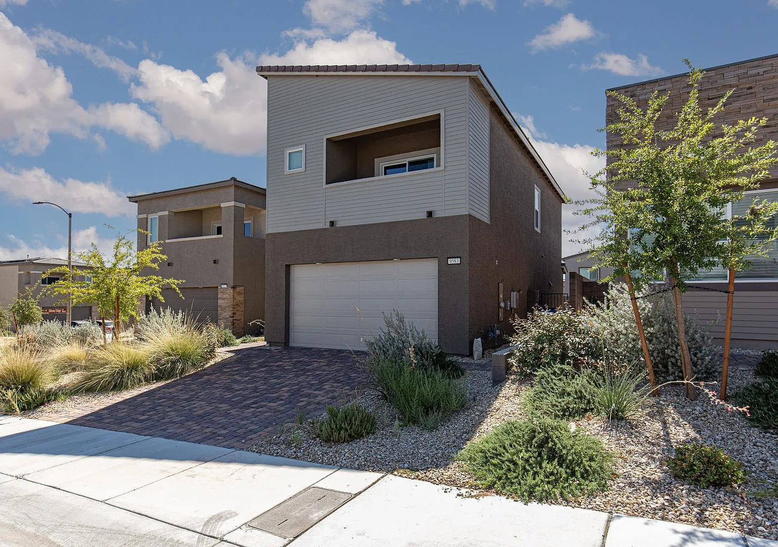 Newer home in gated Sunstone neighborhood with easy freeway access — Photo 1