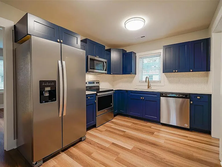 711 Sherrybrook Dr — Photo 2