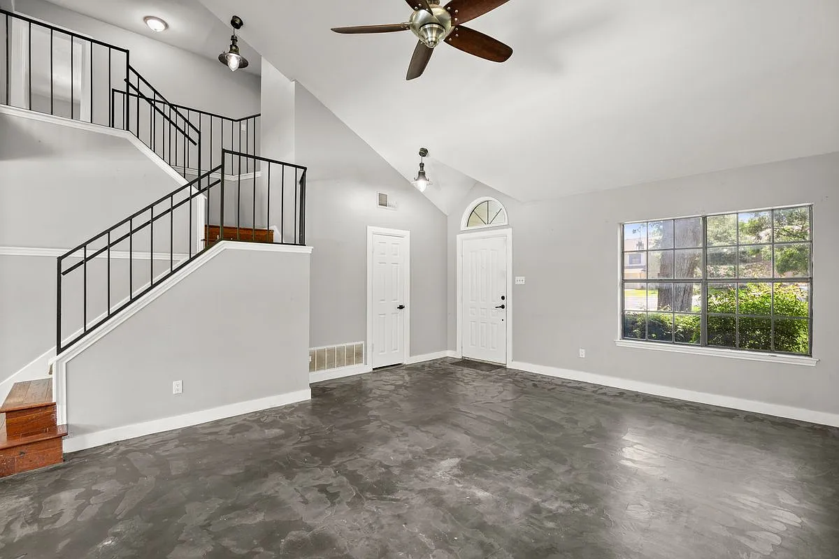 4 bed, 2.5 bath, 2190 sqft, $2,250 — Photo 4