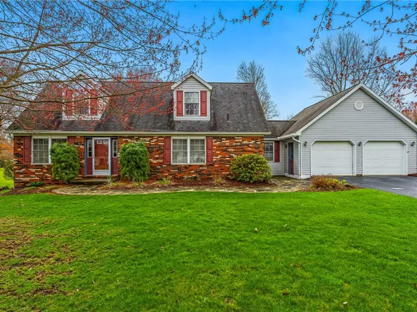 19 Blossom Ct, Mercer, PA 16137