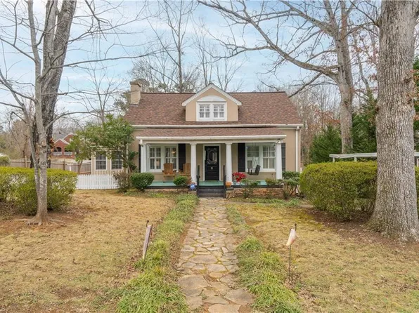 1691 Carriage House Pl, Winston Salem, NC 27106