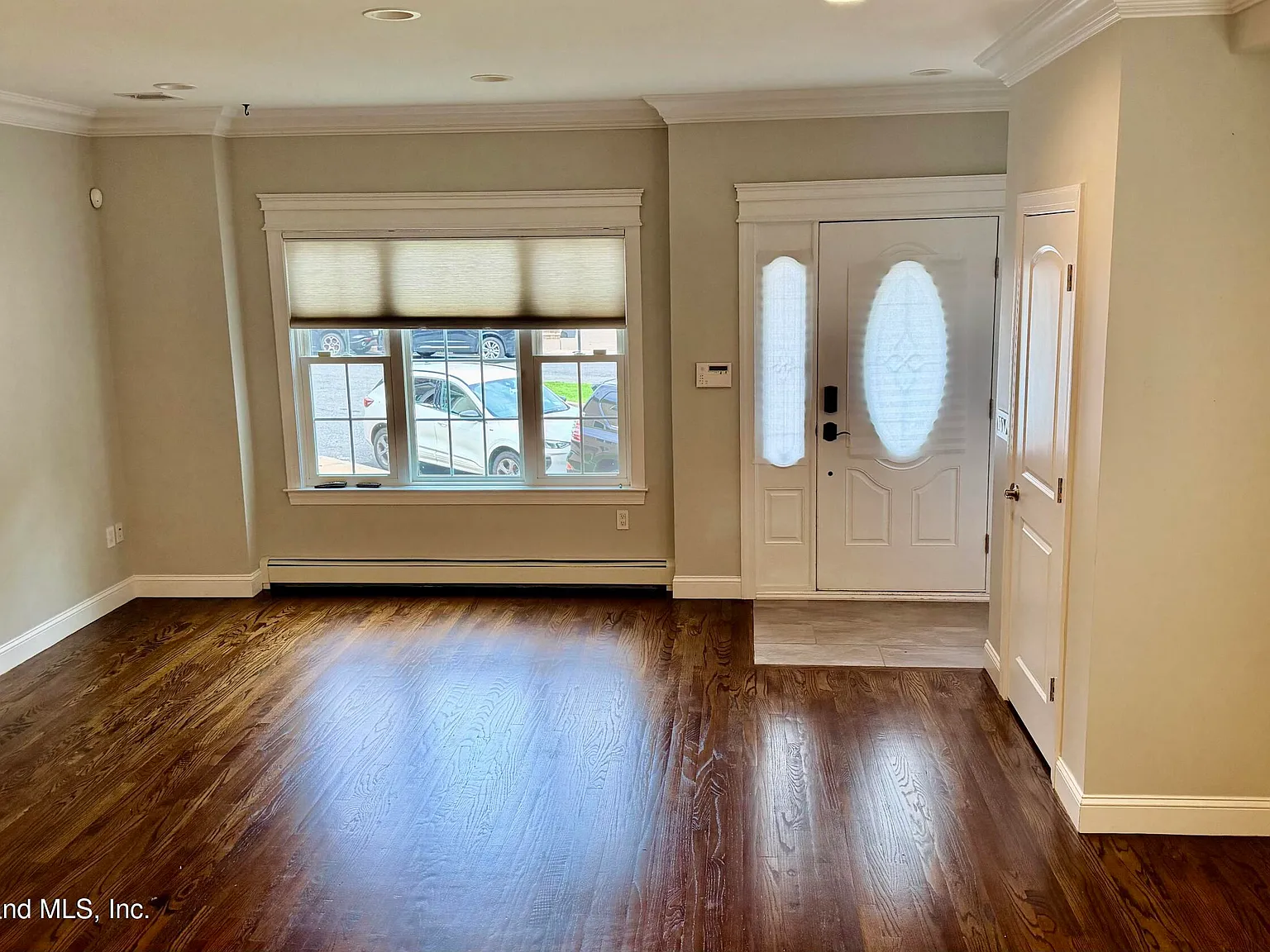 3 bed, 2.5 bath, 2474 sqft, $4,000 — Photo 2
