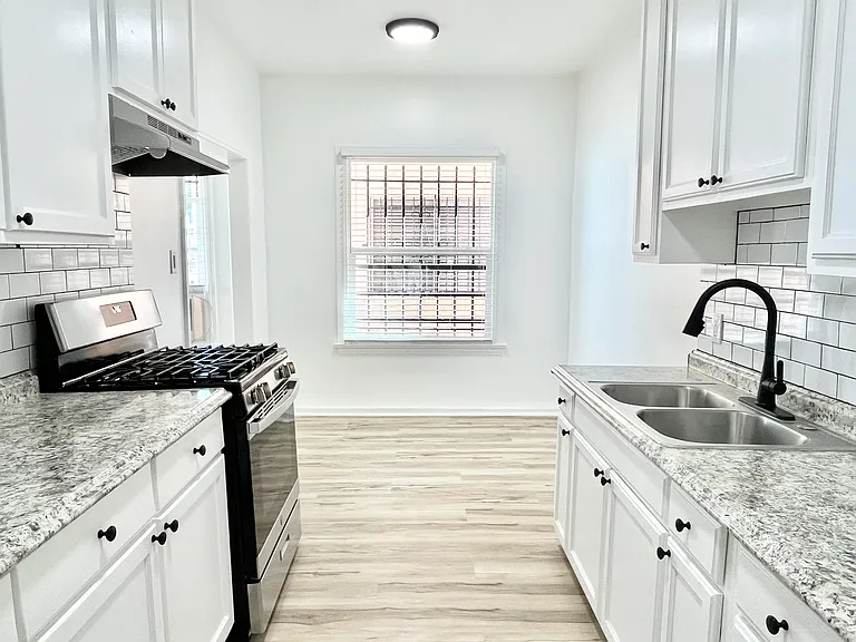 1184 N Madison Ave #107 — Photo 2