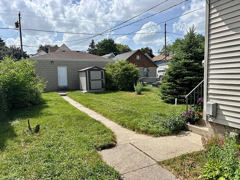 2373 S Logan Ave — Photo 7