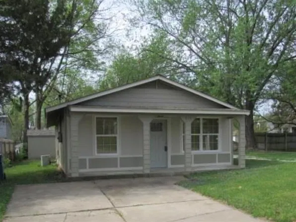 415 Montgomery St, Saint Charles, MO 63301