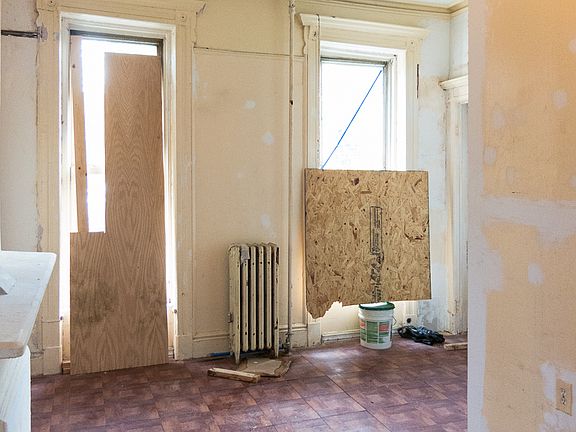 4th image of 438 Marion St APT 3