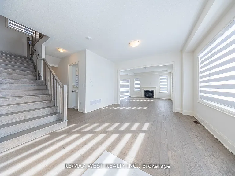 2215 Crystal Dr — Photo 5