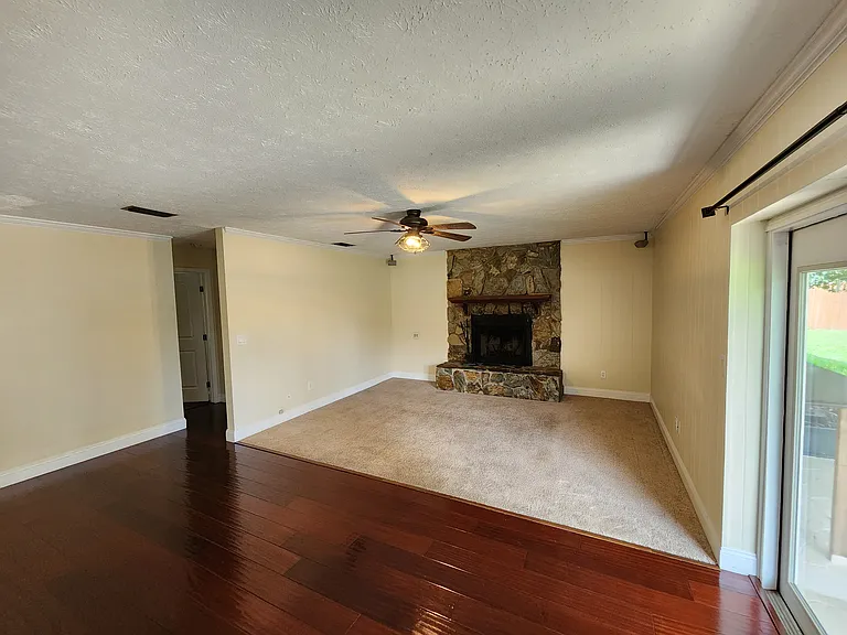 2403 Stonehill Ave — Photo 12