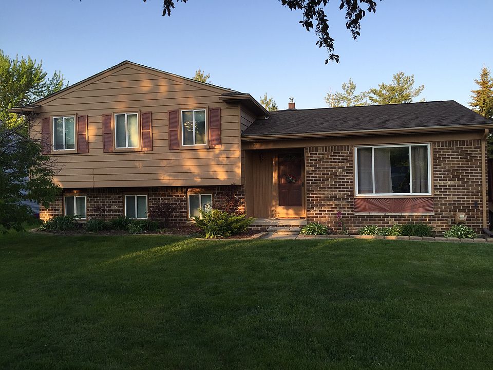 1st image of 42154 Villanova Dr