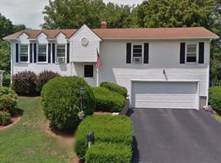 12 Crabapple Ln, Smithfield, RI 02828