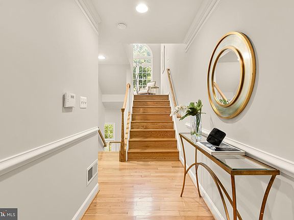 3rd image of 407 Oak Knoll Ter