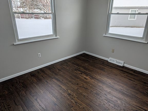 5th image of 157 Meadows Dr #A
