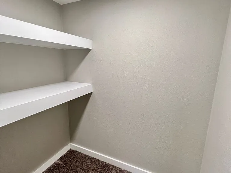 2539 Howard Ave — Photo 24