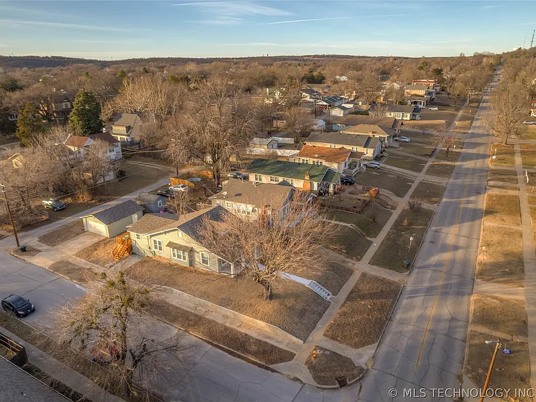 700 N McKinley Ave — Photo 43