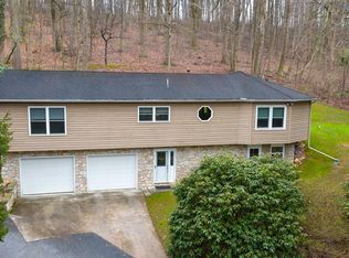 42 Mount Hope School Rd, Willow Street, PA 17584