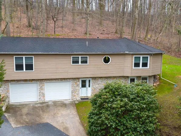 42 Mount Hope School Rd, Willow Street, PA 17584
