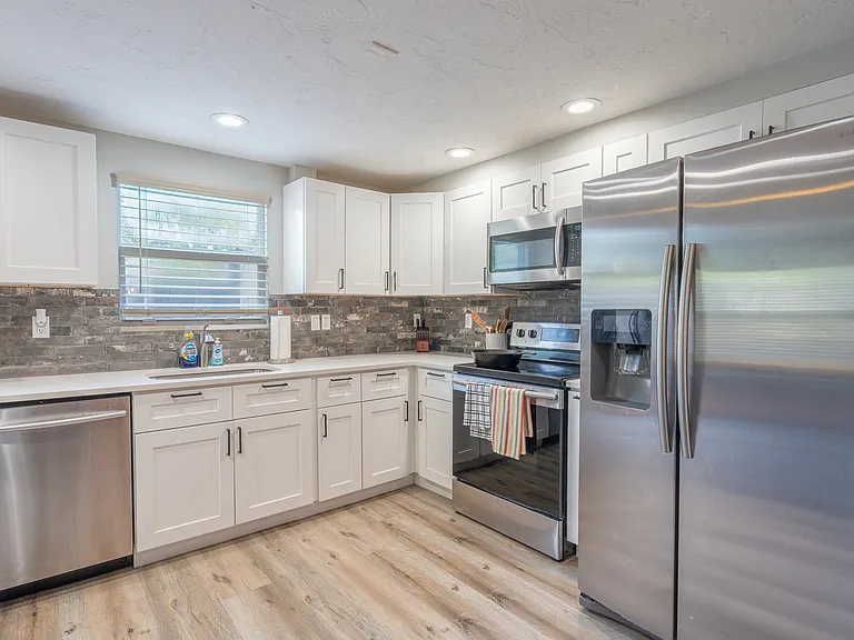 414 N Cypress Dr #D — Photo 24