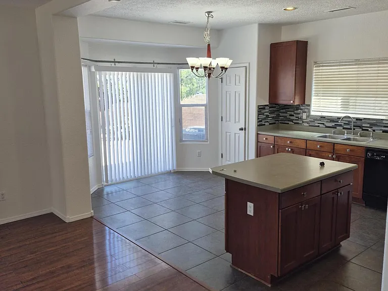 2946 Payton Trl SW — Photo 5