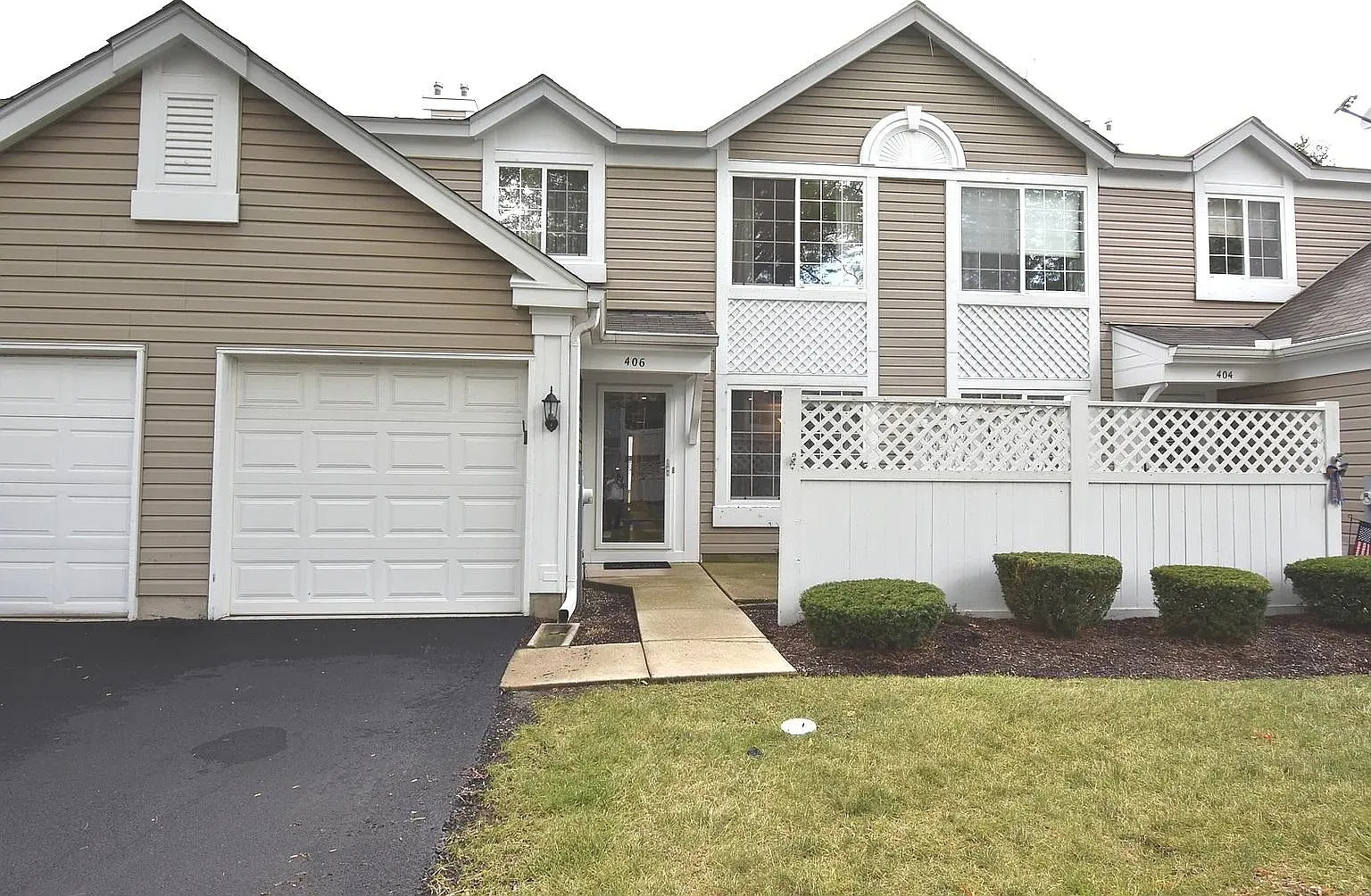 406 Trenton Ct — Photo 1