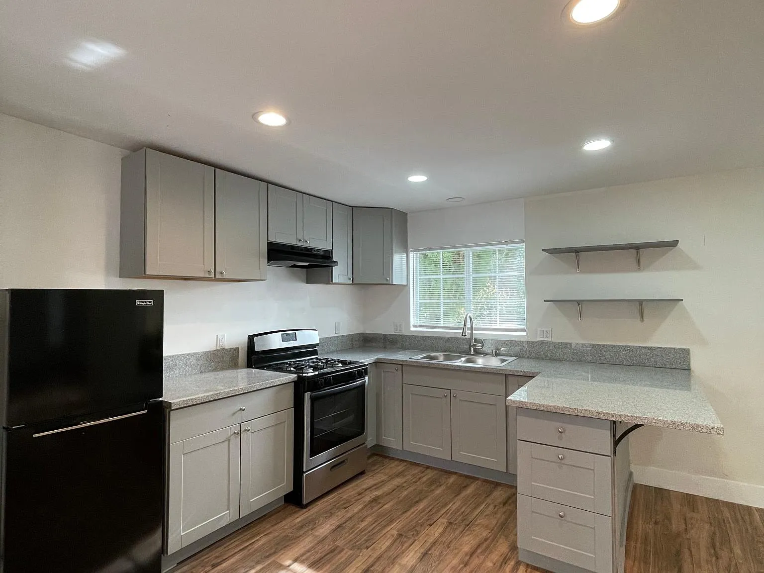 2270 Cove Ave — Photo 1