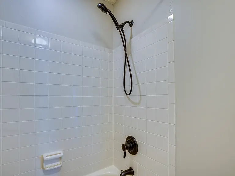 151 Rambling Rd — Photo 20