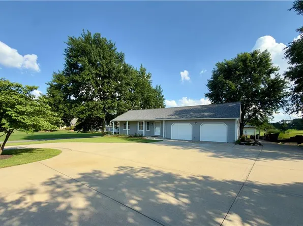 24475 W 55th St, Shawnee, KS 66226