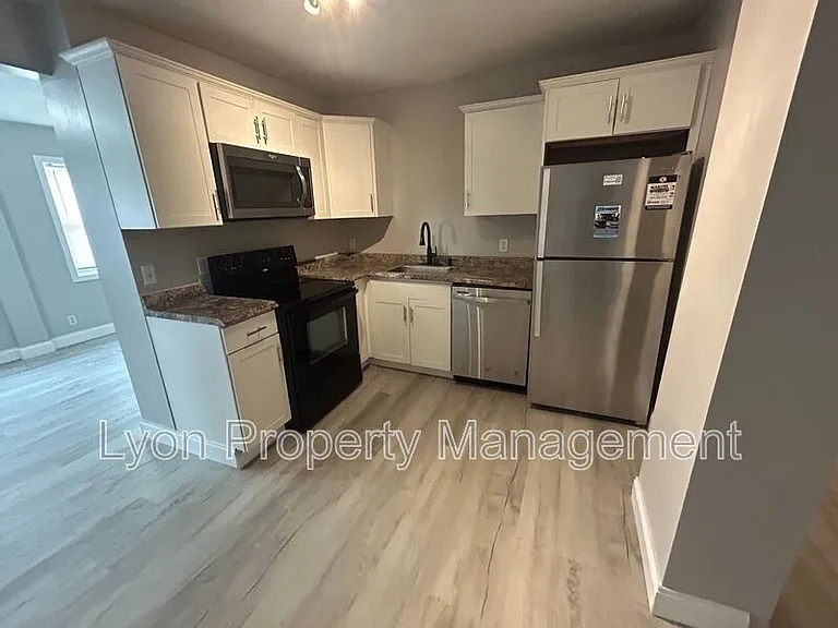 36 Boyle Ave — Photo 2