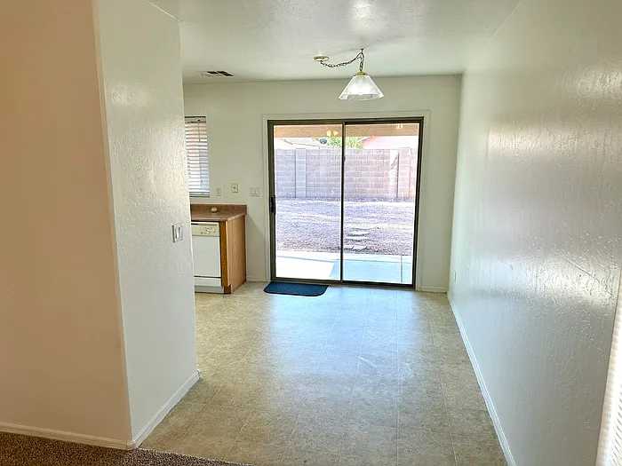3 bed, 2.0 bath, 1062 sqft, $1,695 — Photo 3