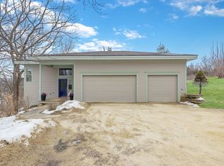 1 Waterford Dr, Galena, IL 61036