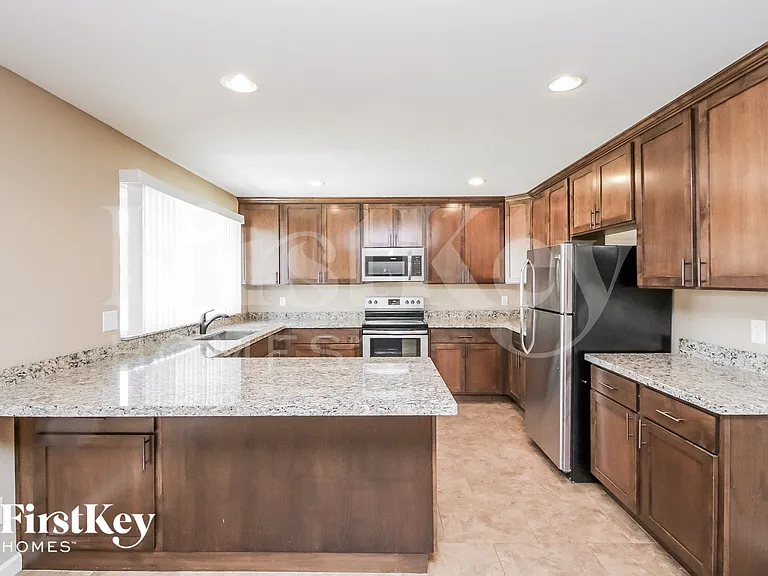 4716 S Kenwood Ln — Photo 8