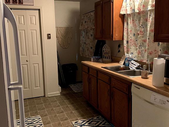 3rd image of 343 Garden Park Dr