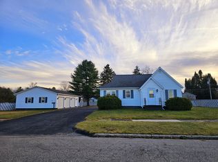 522 E McMillan Ave, Newberry, MI 49868