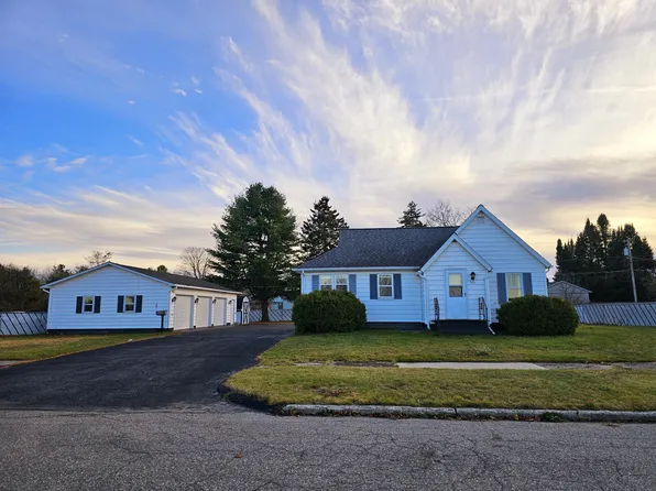 522 E McMillan Ave, Newberry, MI 49868