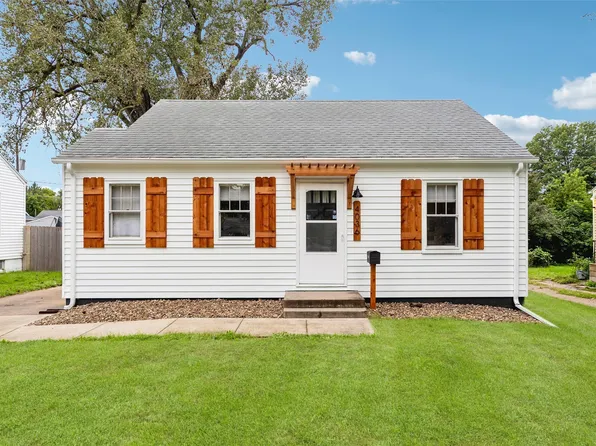 4036 Oxford St, Des Moines, IA 50313