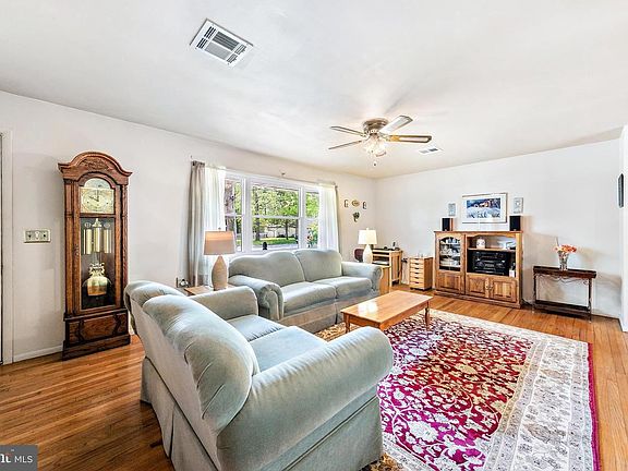 3rd image of 388 Constitution Dr