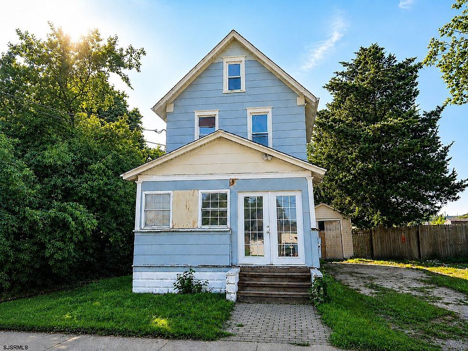 1st image of 325 Chestnut St