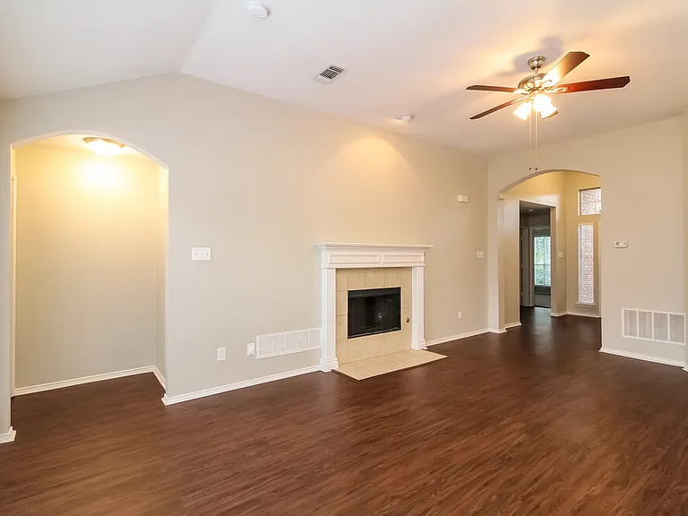 2809 Berry Hl — Photo 2