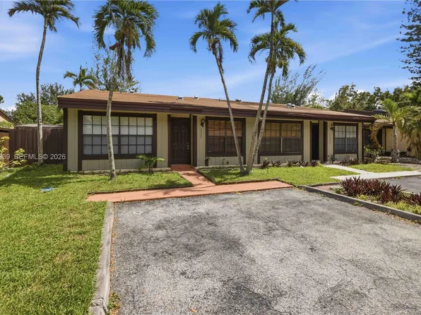 10680 Cherry Ave, Pembroke Pines, FL 33026