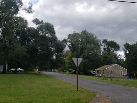 Exterior Neighborhood (street photo)