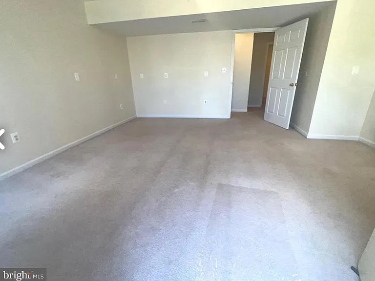 9241 Greenshire Dr — Photo 15